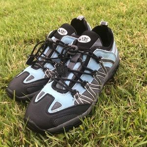 Nrs Womens water proof shoes Size 8 blue